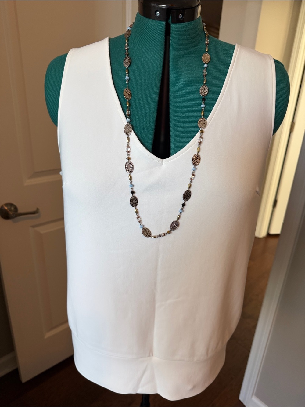 Boston Proper White V-Neck Sleeveless Camisole
